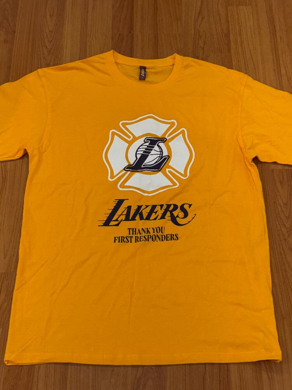 LAKERS Basketball Thank You First Responders Gold Purple T-Shirt SZ XL Pre-Owned